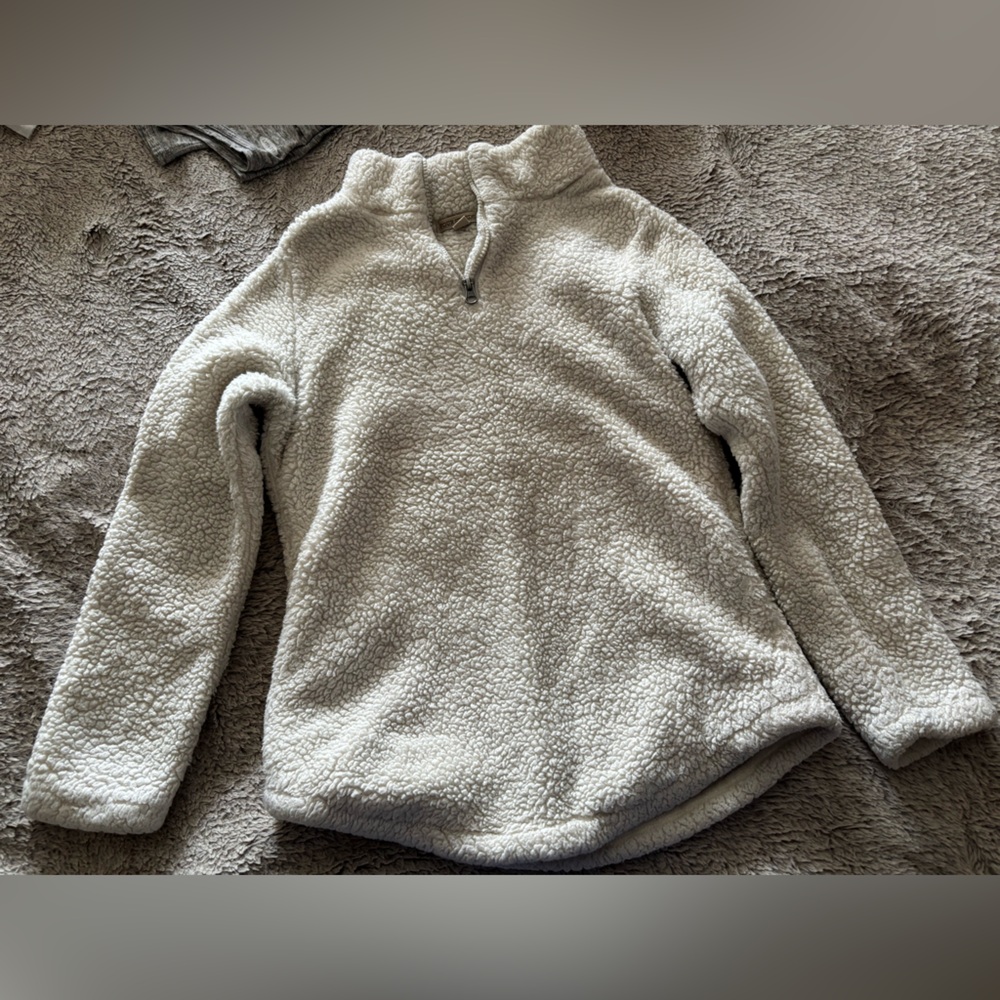 X-Small white sherpa pull over with pockets